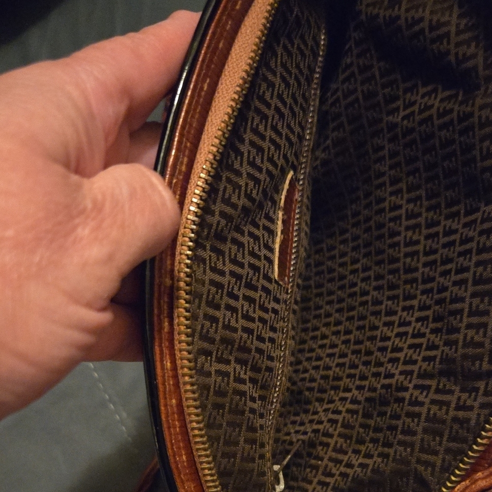 Vintage FENDI Shoulder Bag Of Epi Leather - Picture 5 of 8